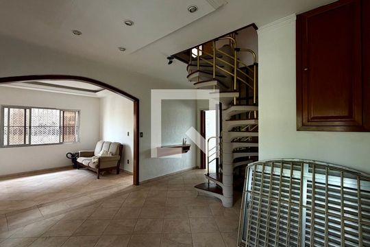 Casa à venda com 5 quartos, 130m² em Jardim Ivana, São Paulo