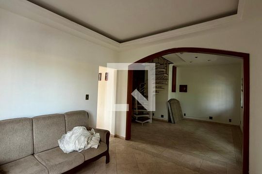 Casa à venda com 5 quartos, 130m² em Jardim Ivana, São Paulo