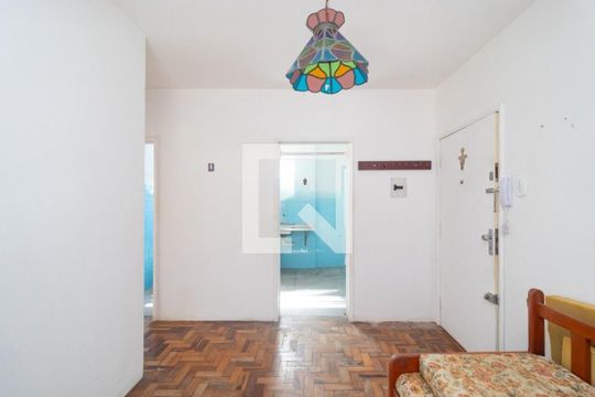 Sala  de apartamento para alugar com 2 quartos, 49m² em Santo Antônio, Porto Alegre