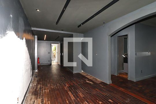 Sala de casa para alugar com 3 quartos, 185m² em São João, Porto Alegre