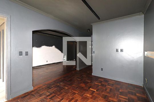 Sala de casa para alugar com 3 quartos, 185m² em São João, Porto Alegre