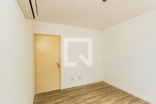 Quarto 2 de apartamento para alugar com 2 quartos, 84m² em Rio Branco, Porto Alegre
