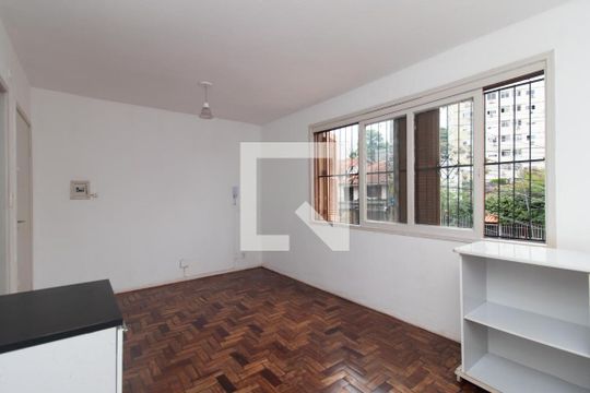 Sala/Quarto de apartamento para alugar com 2 quartos, 28m² em Santo Antônio, Porto Alegre