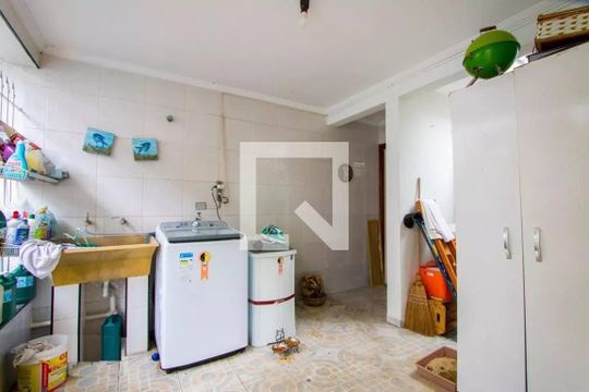 Casa à venda com 4 quartos, 224m² em Parque Novo Oratório, Santo André