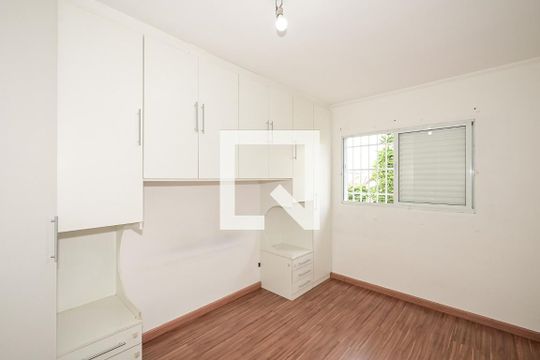 Quarto de casa à venda com 3 quartos, 130m² em Parque das Cigarreiras, Taboão da Serra