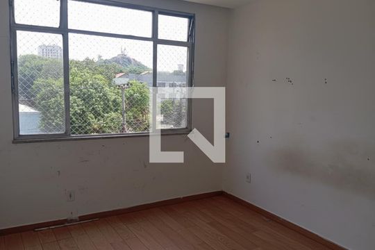 Sala de apartamento à venda com 2 quartos, 84m² em Olaria, Rio de Janeiro