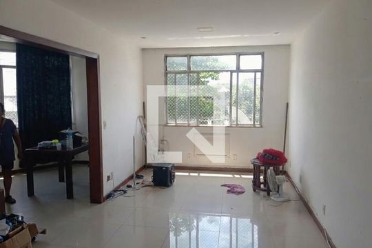 Sala de apartamento à venda com 2 quartos, 84m² em Olaria, Rio de Janeiro