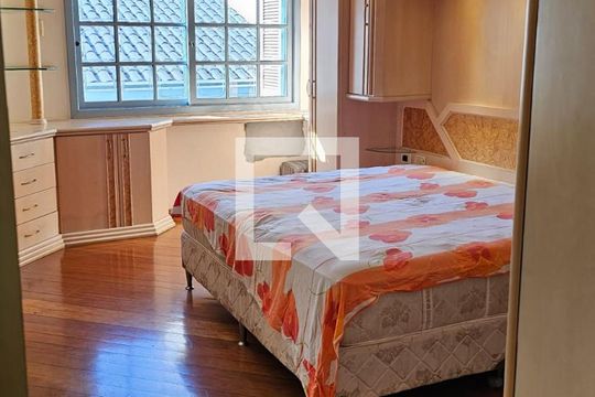 Quarto 1 de casa para alugar com 3 quartos, 310m² em São Luís, Canoas
