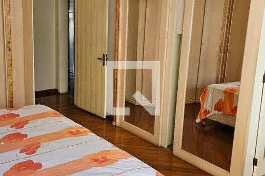 Quarto 1 de casa para alugar com 3 quartos, 310m² em São Luís, Canoas