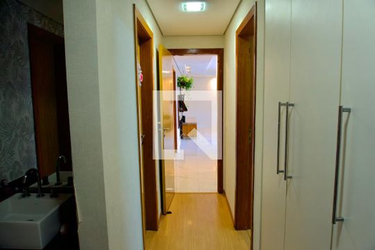 Corredor de apartamento à venda com 4 quartos, 127m² em Buritis, Belo Horizonte