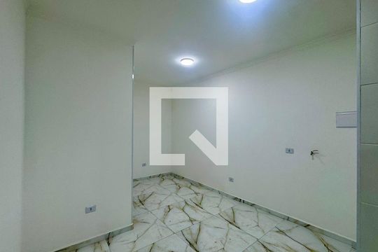 Quarto / Sala de kitnet/studio para alugar com 1 quarto, 18m² em Jardim Rosa de Franca, Guarulhos
