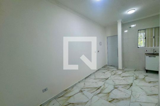 Quarto / Sala de kitnet/studio para alugar com 1 quarto, 18m² em Jardim Rosa de Franca, Guarulhos