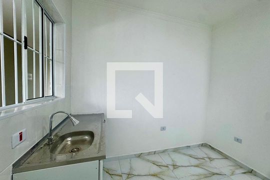 Cozinha de kitnet/studio para alugar com 1 quarto, 18m² em Jardim Rosa de Franca, Guarulhos
