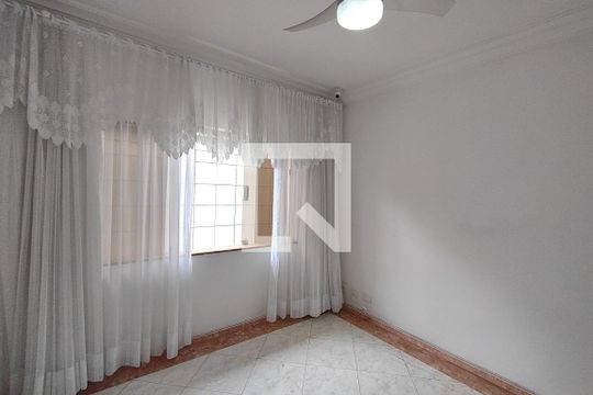 Sala de TV de casa à venda com 4 quartos, 540m² em Olímpico, São Caetano do Sul