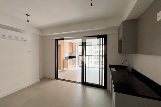 Sala/quarto/cozinha americana de apartamento à venda com 2 quartos, 71m² em Copacabana, Rio de Janeiro