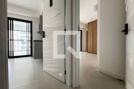 Sala/quarto/cozinha americana - hall de entrada de apartamento à venda com 2 quartos, 71m² em Copacabana, Rio de Janeiro