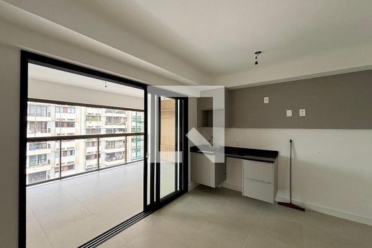 Sala/quarto/cozinha americana de apartamento à venda com 2 quartos, 71m² em Copacabana, Rio de Janeiro