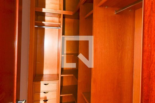 Closet suite de apartamento para alugar com 4 quartos, 121m² em Serra, Belo Horizonte