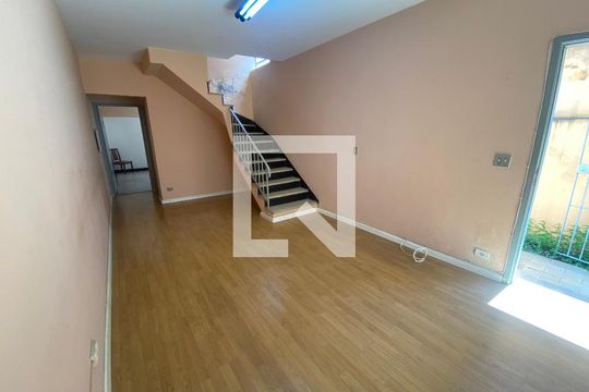 Casa para alugar com 2 quartos, 110m² em Jardim das Acacias, São Paulo