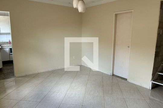 Sala de casa para alugar com 3 quartos, 200m² em São Joaquim, Contagem
