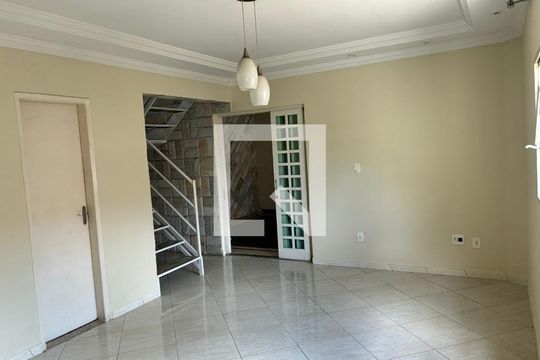 Sala de casa para alugar com 3 quartos, 200m² em São Joaquim, Contagem