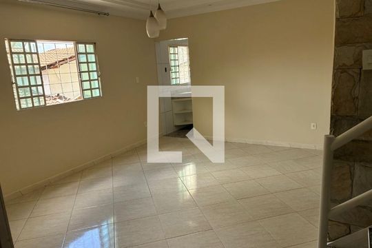 Sala de casa para alugar com 3 quartos, 200m² em São Joaquim, Contagem