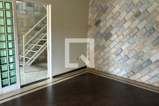 Sala 2 de casa para alugar com 3 quartos, 200m² em São Joaquim, Contagem