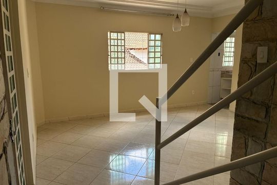 Sala de casa para alugar com 3 quartos, 200m² em São Joaquim, Contagem