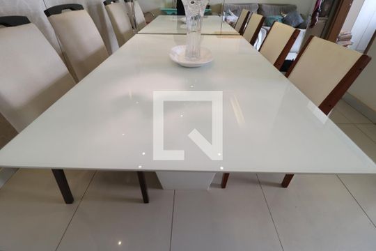 Sala de apartamento para alugar com 2 quartos, 64m² em Centro, Uberlândia