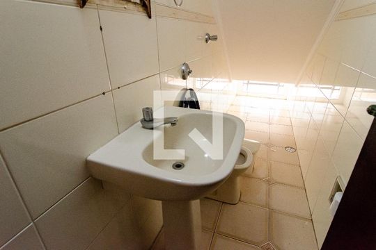 Lavabo de casa para alugar com 3 quartos, 256m² em Vila da Saúde, São Paulo