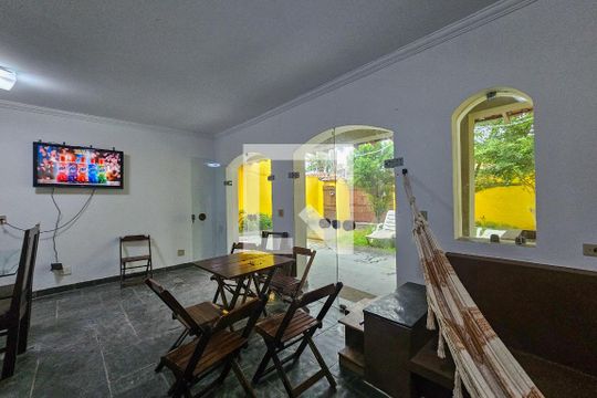 Casa para alugar com 6 quartos, 329m² em Jardim Centenario, Guarujá