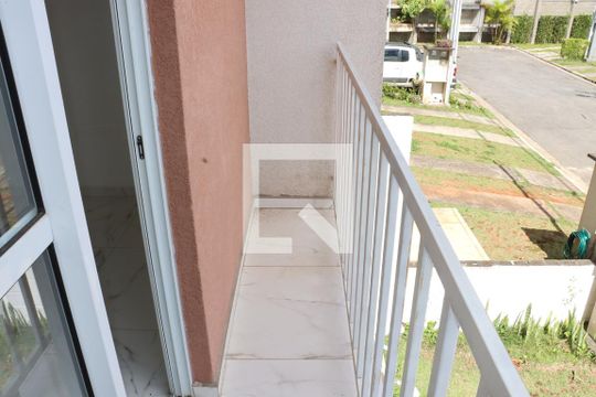 Casa de Condomínio para alugar com 2 quartos, 100m² em Caiapia, Cotia