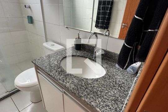 Banheiro de casa de condomínio para alugar com 2 quartos, 60m² em Chácara do Solar III, Santana de Parnaíba