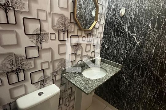 Banheiro de casa de condomínio para alugar com 2 quartos, 60m² em Chácara do Solar III, Santana de Parnaíba
