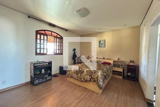 Casa à venda com 4 quartos, 360m² em Candelária, Belo Horizonte