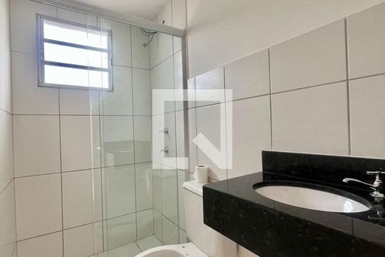 Banheiro de apartamento à venda com 2 quartos, 44m² em Loteamento Parque São Martinho, Campinas
