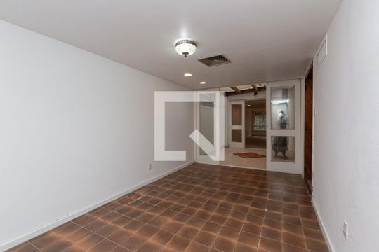 Cozinha  de casa para alugar com 4 quartos, 272m² em Rio Branco, Porto Alegre