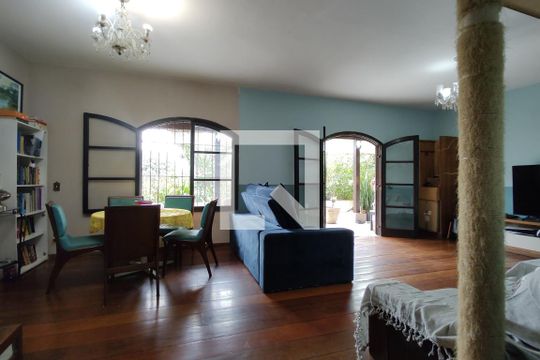 Sala de casa de condomínio para alugar com 5 quartos, 367m² em Taquara, Rio de Janeiro