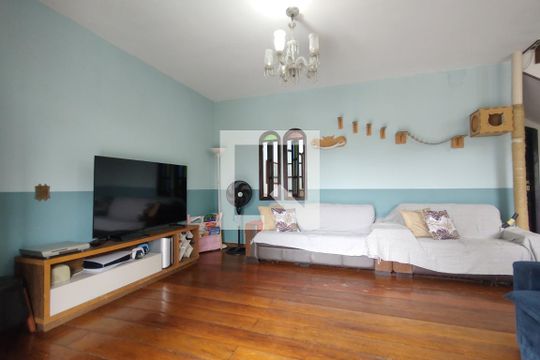 Sala de casa de condomínio para alugar com 5 quartos, 367m² em Taquara, Rio de Janeiro