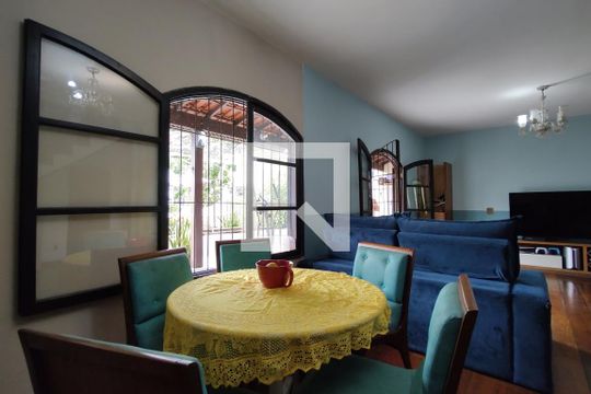 Sala de casa de condomínio para alugar com 5 quartos, 367m² em Taquara, Rio de Janeiro