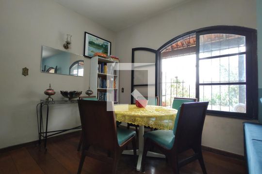 Sala de casa de condomínio para alugar com 5 quartos, 367m² em Taquara, Rio de Janeiro