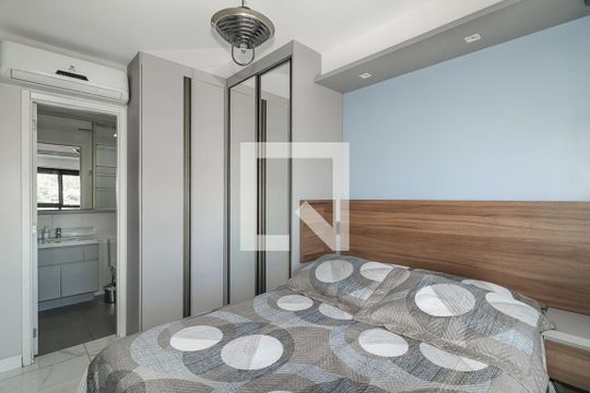 Quarto Suíte de apartamento à venda com 1 quarto, 42m² em Jardim do Salso, Porto Alegre