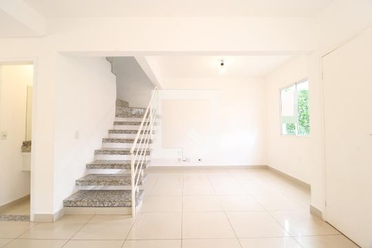 Sala de casa de condomínio para alugar com 3 quartos, 100m² em Morada da Colina, Uberlândia