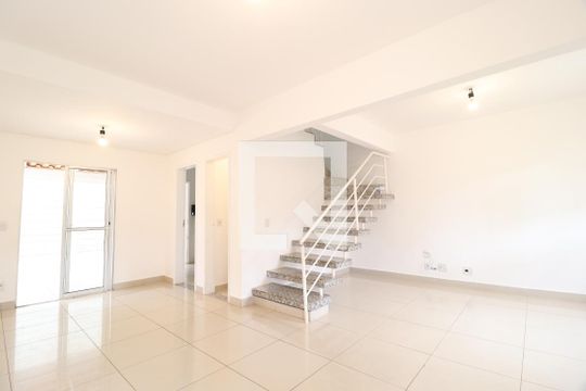 Sala de casa de condomínio para alugar com 3 quartos, 100m² em Morada da Colina, Uberlândia
