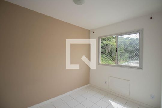 Quarto 2 de apartamento para alugar com 2 quartos, 50m² em Rio do Ouro, São Gonçalo