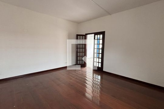 Sala 3 de casa para alugar com 5 quartos, 450m² em Centro, Jacareí