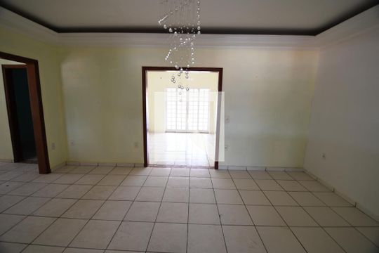 Sala de casa para alugar com 4 quartos, 280m² em Jardim Santa Genebra, Campinas