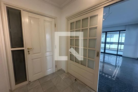 Hall de entrada de apartamento para alugar com 3 quartos, 285m² em Alphaville, Barueri