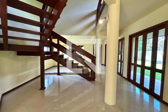 Sala 2 de casa de condomínio para alugar com 4 quartos, 385m² em Rio Tavares, Florianópolis