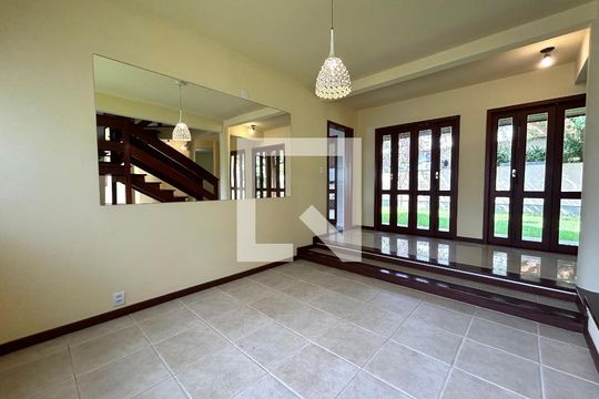 Sala 2 de casa de condomínio para alugar com 4 quartos, 385m² em Rio Tavares, Florianópolis
